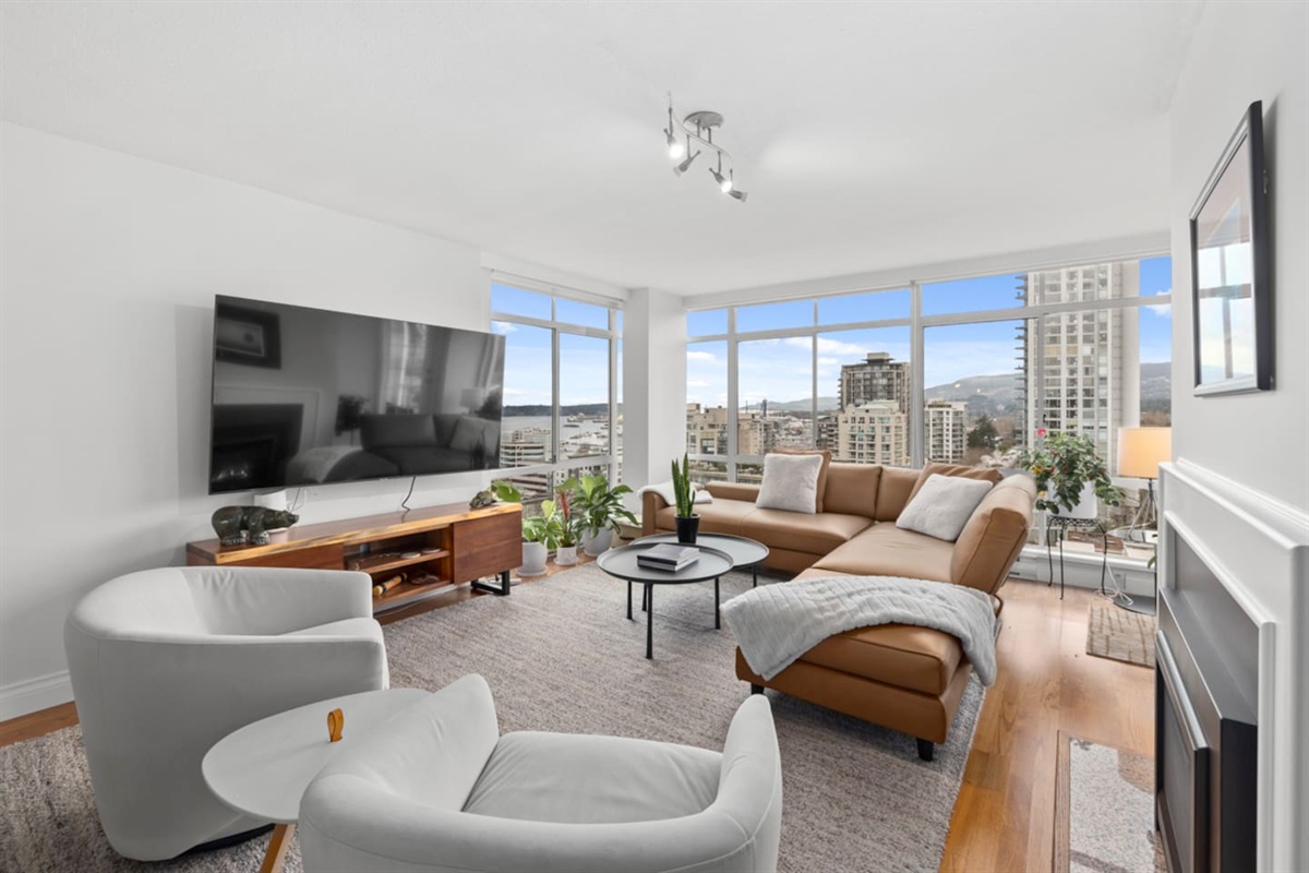 Floor to ceiling windows with expansive views, gas fireplace, King living sofa that pulls out and can accommodate a child or small adult.