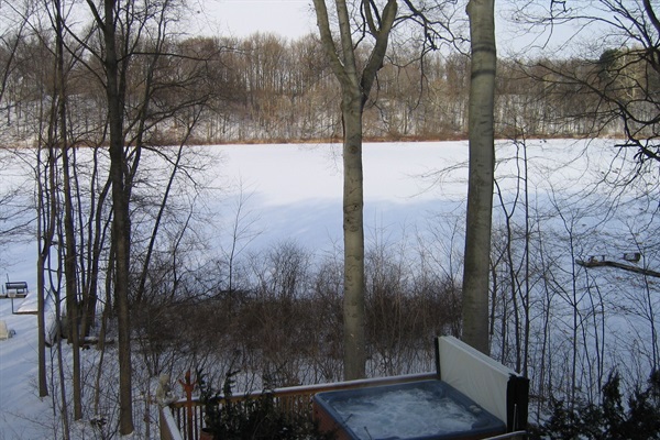 Pristine Year Round Hot Tub overlooking the lake