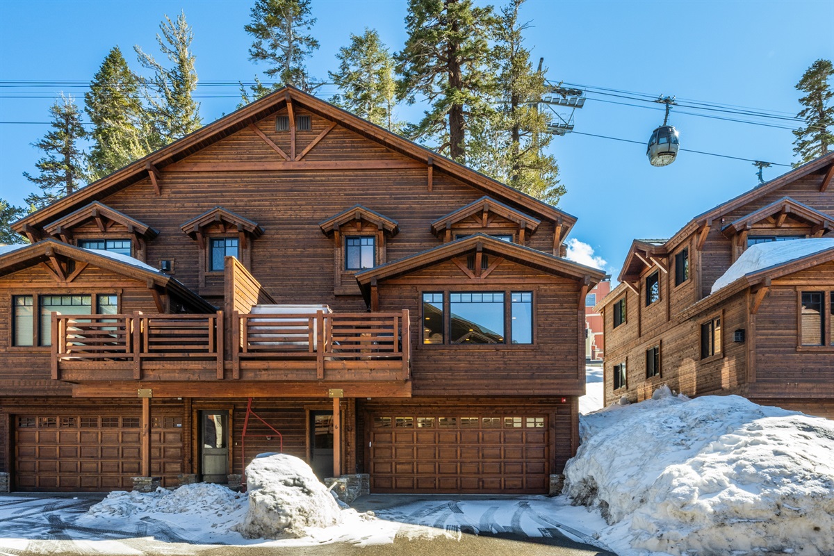 Welcome to Bear’s Den, Mountainside #6—a private mountain townhome just below Canyon Lodge, offering easy ski access and the comfort of a true alpine retreat.
