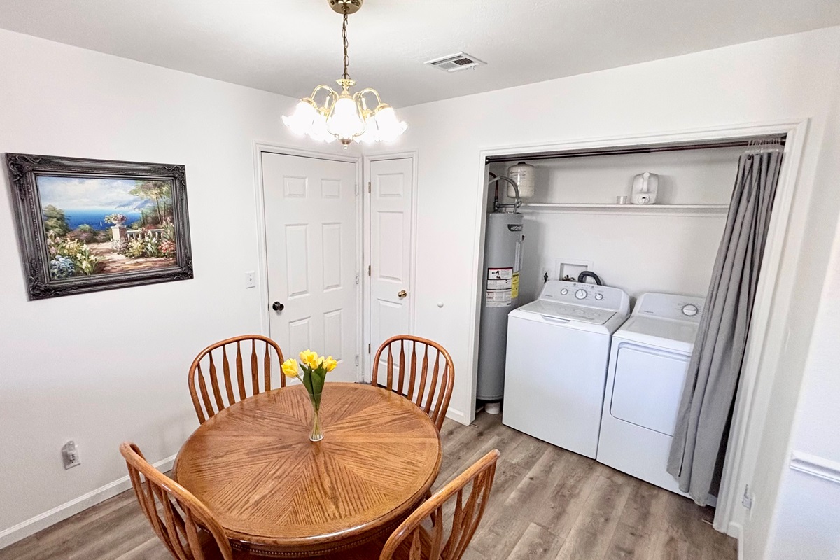 Dining Area with seating for 4