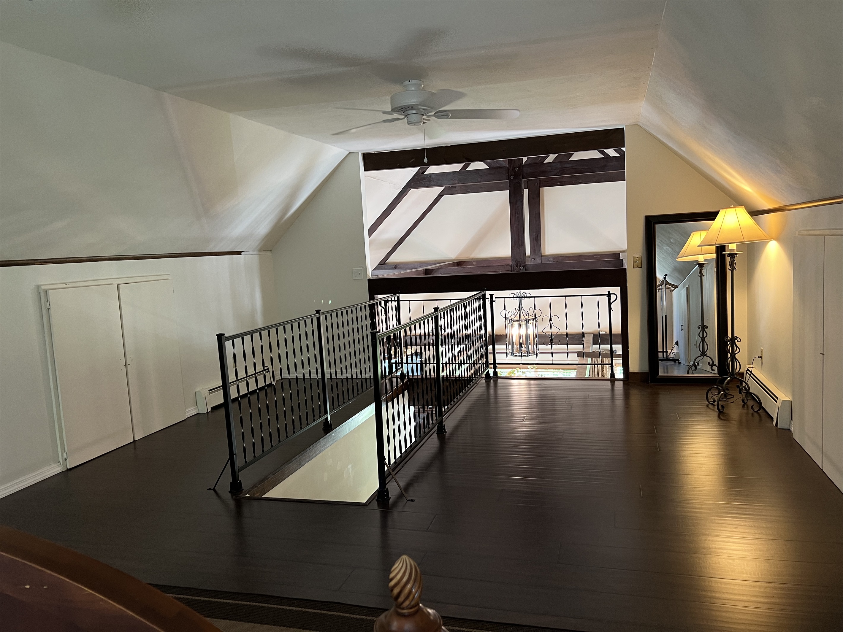 2nd floor loft with King