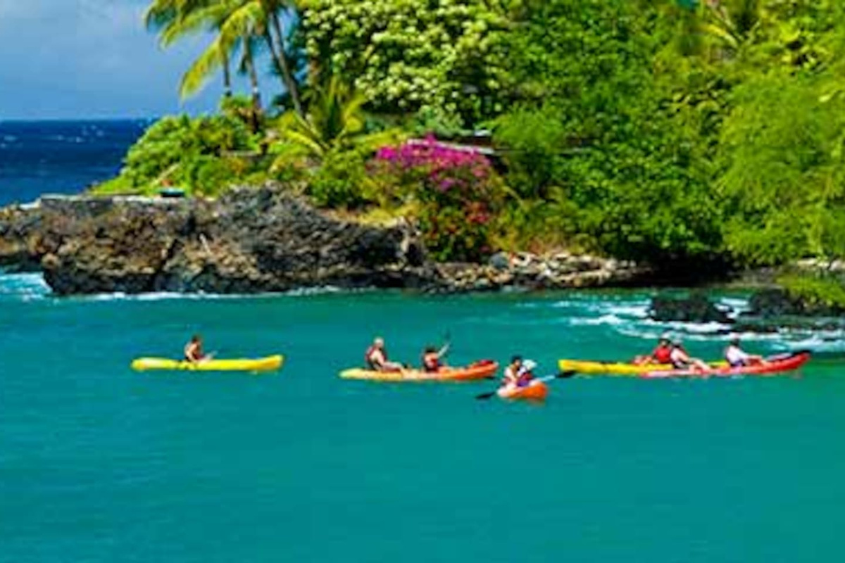 Gorgeous beach right out front where you can swim, surf, sup, snorkel, kayal, or just lay on the beach. Private cove beach five minute walk south. Voted best beaches in the world!!