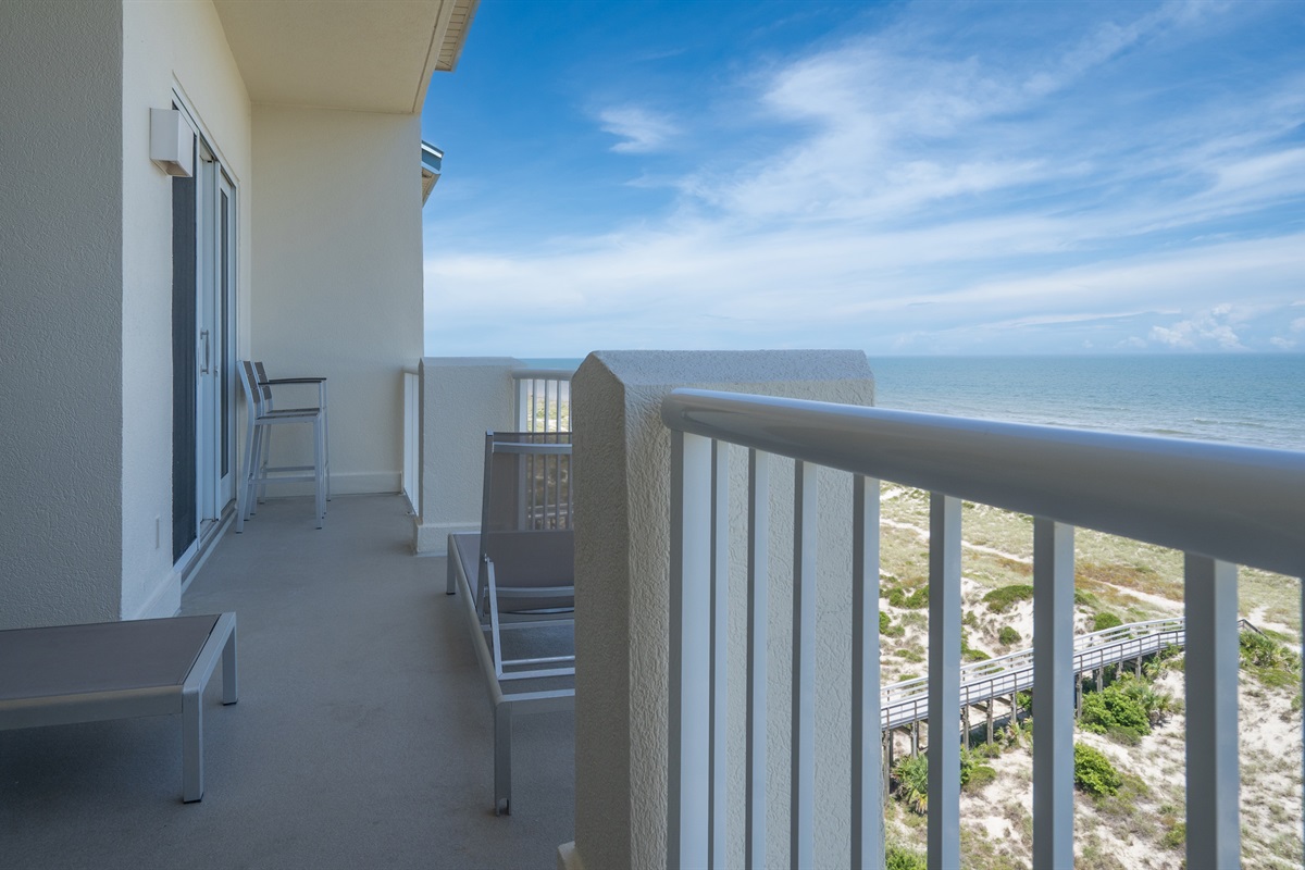 LOUNGE ON THE BALCONY