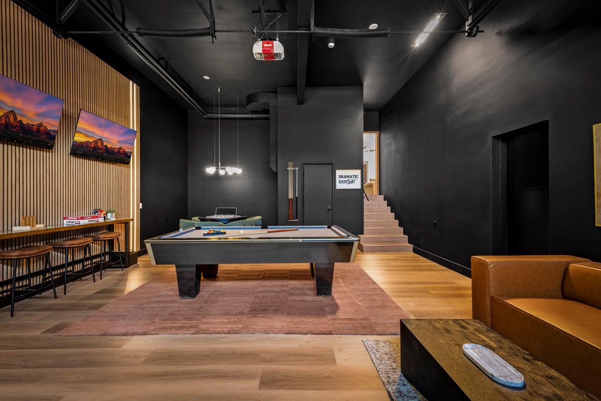Downstairs Game Room:
Challenge your group to a game of pool in this stylish entertainment space.