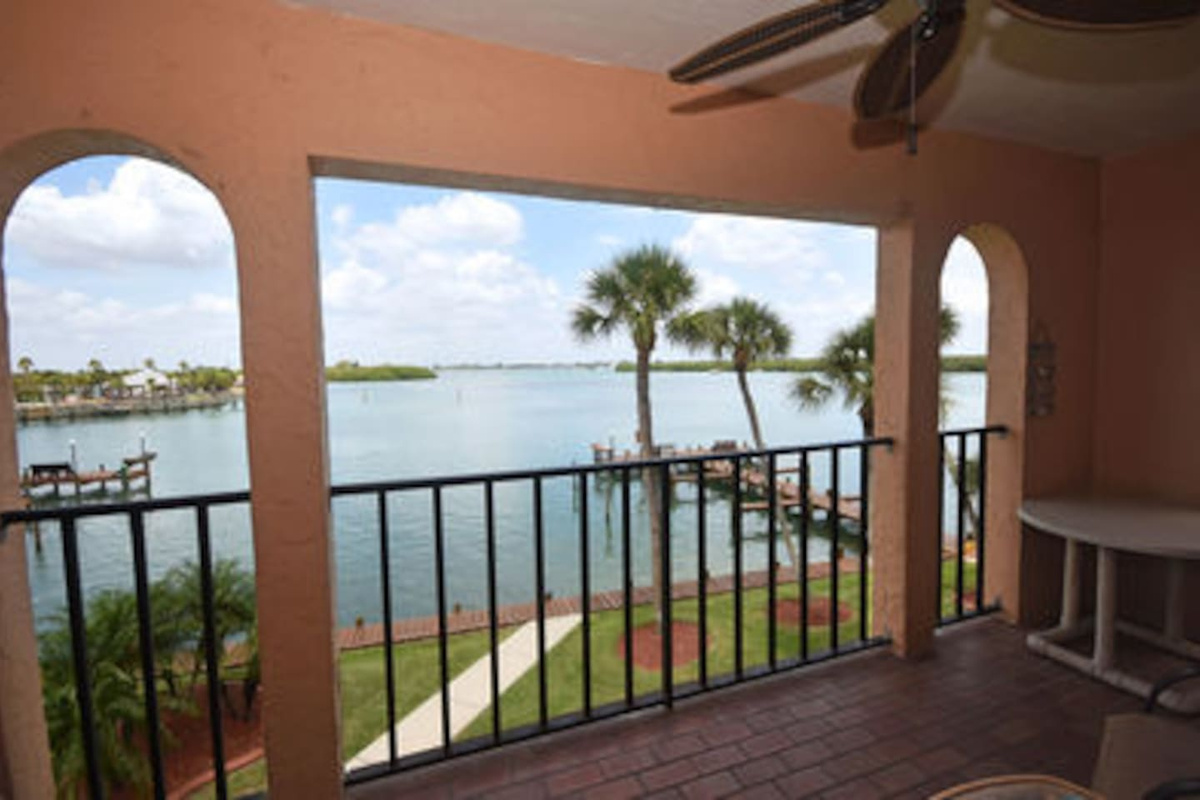 PRIVATE PATIO ON BAY