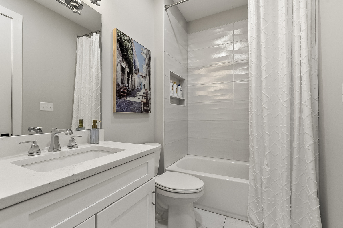 Ensuite Bathroom 3