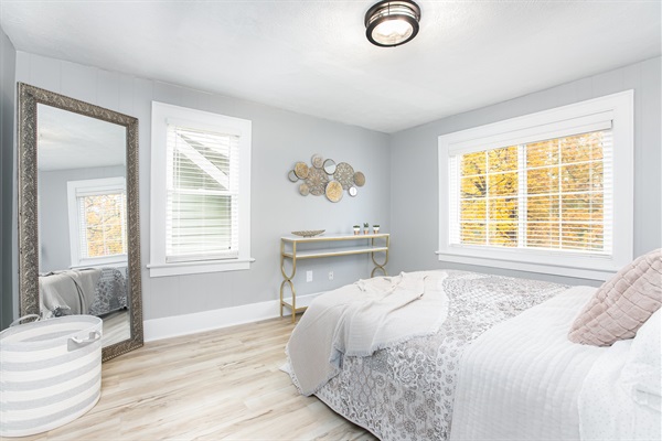 South Bend Serenity: Mid-Century 3BR 5min to ND, photo 15
