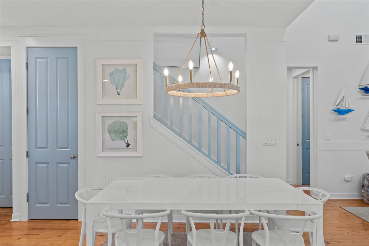 Dining Seats 8