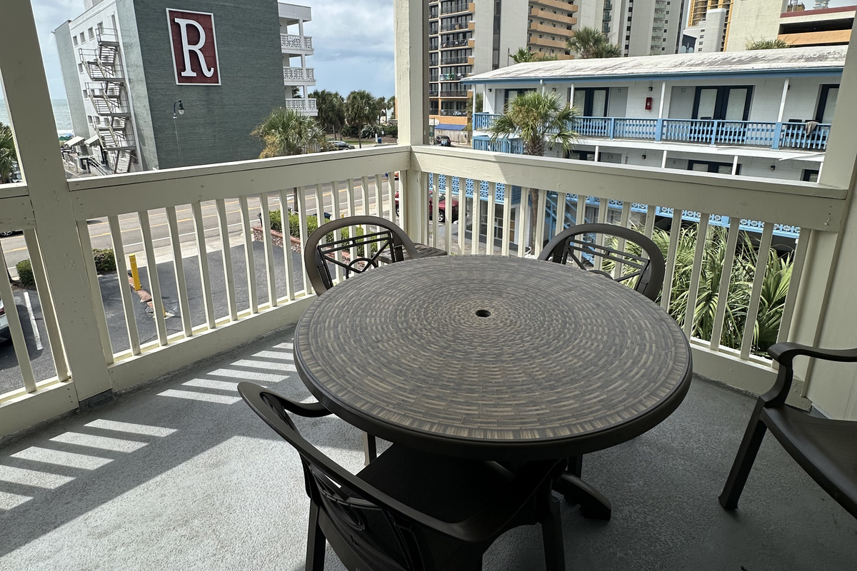 Enjoy a meal on the balcony 