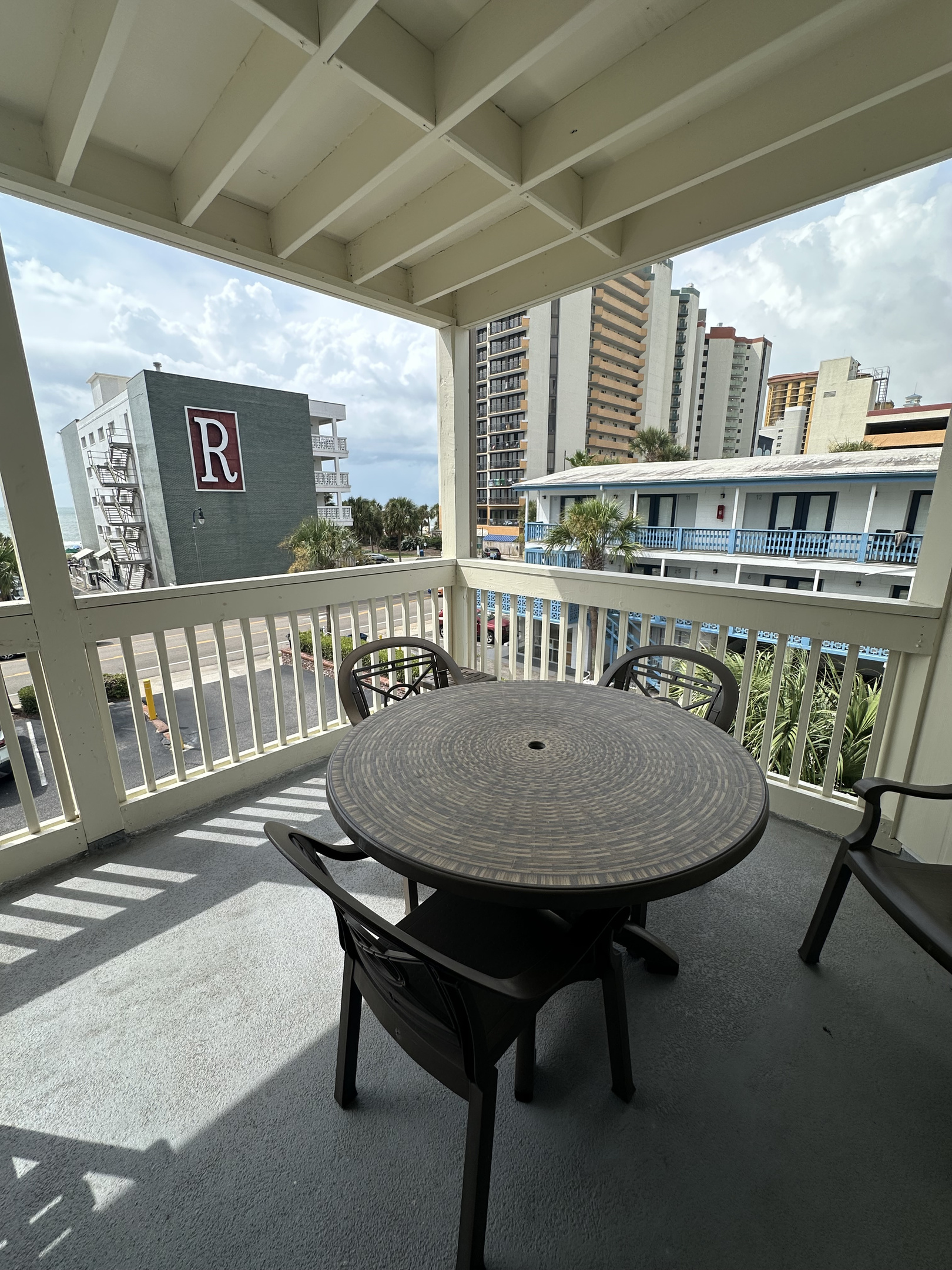 Enjoy a meal on the balcony 