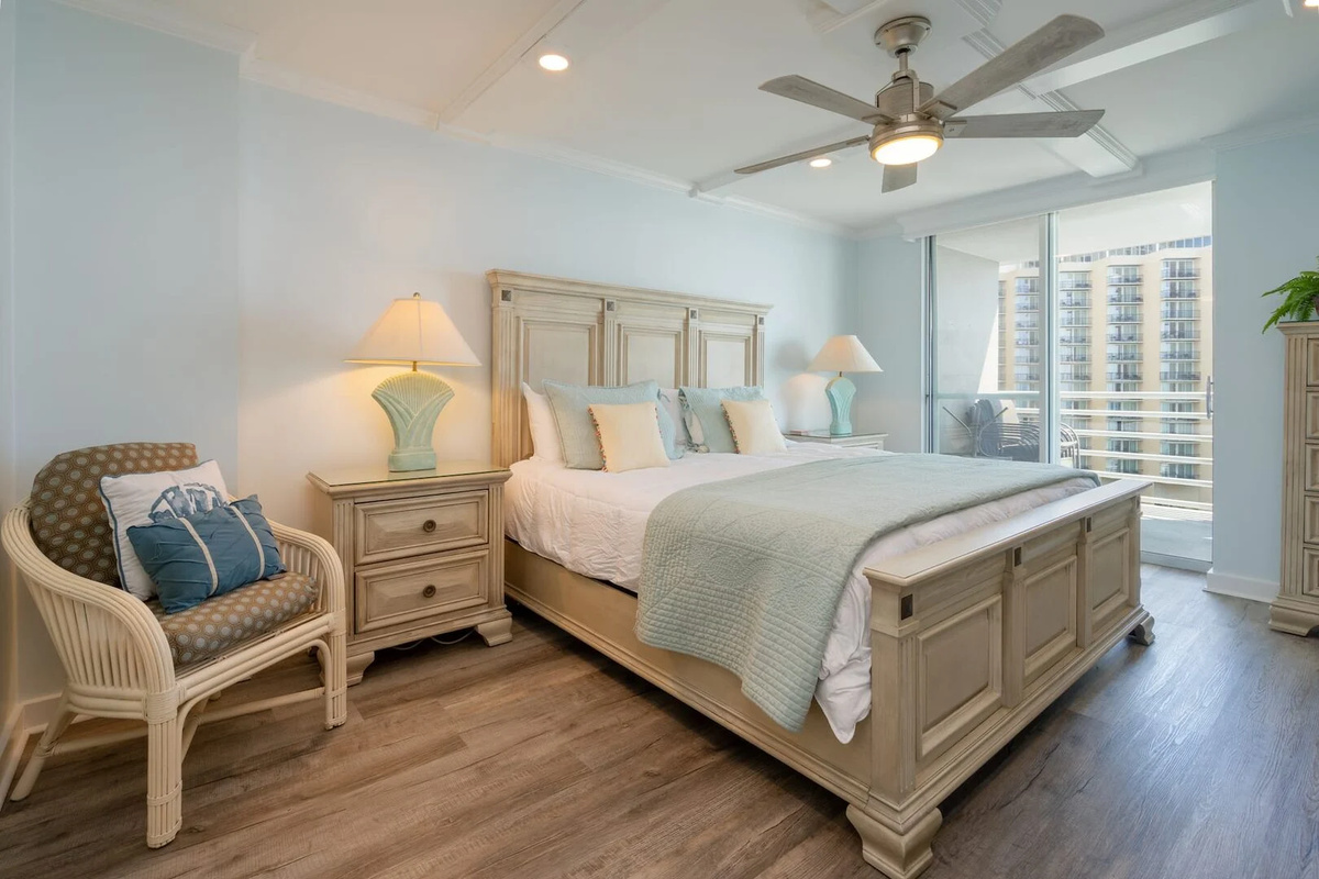 Spacious Main Bedroom with King, ensuite and a veiw that is worth waking up to