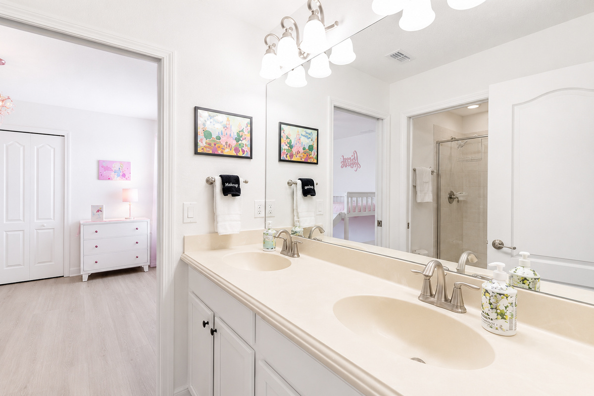 Connecting Bathroom Between the Magic Kingdom Bedrooms