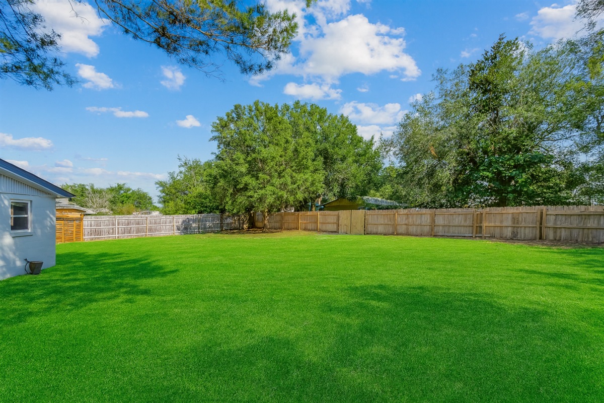 Step into your own private oasis - our spacious backyard is a canvas for relaxation, play, and cherished moments.🌳🌼 #BackyardBliss #OutdoorEscape #NatureUnleashed