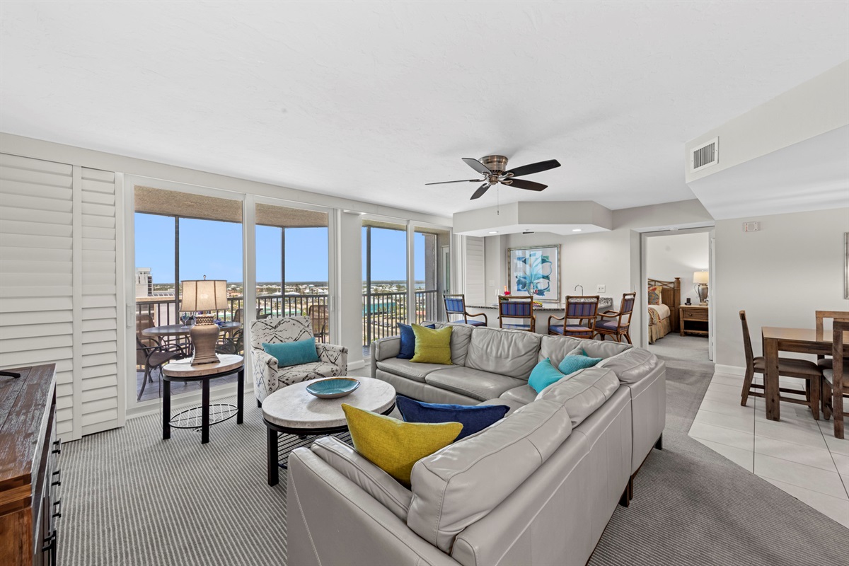 Gullwing Beach Resort 1002 – A Beachfront Condo