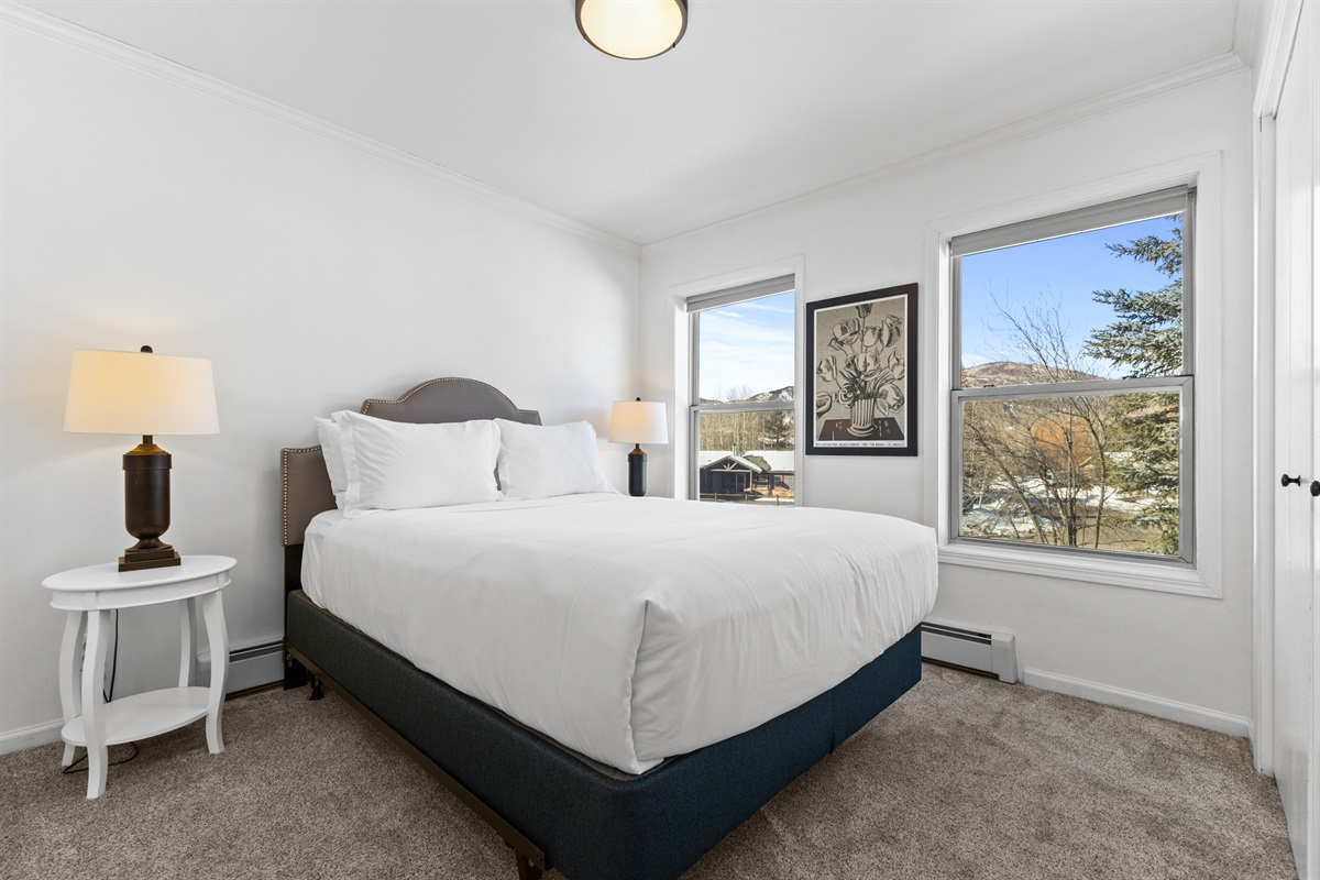 Bedroom 1 | Queensize Bed | Big Windows and Overlooking View