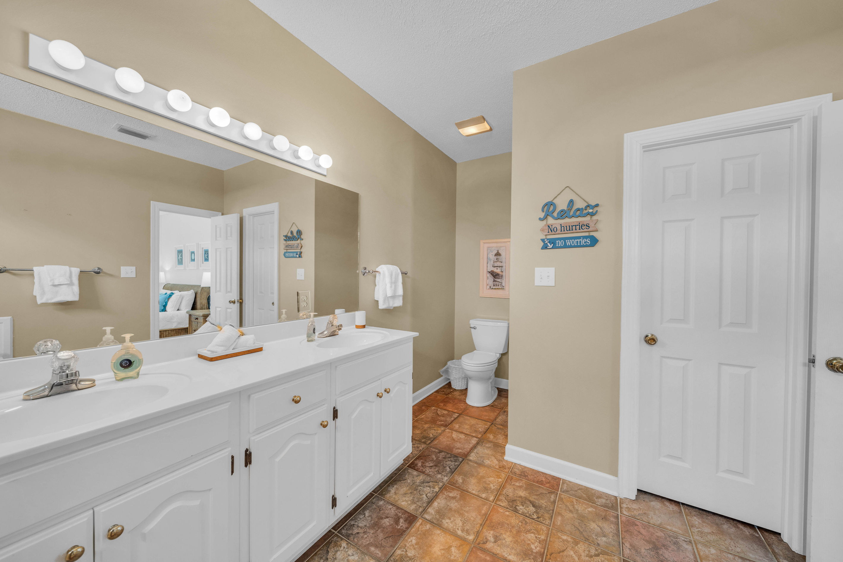 Master bathroom, jacuzzi tub, walk-in shower