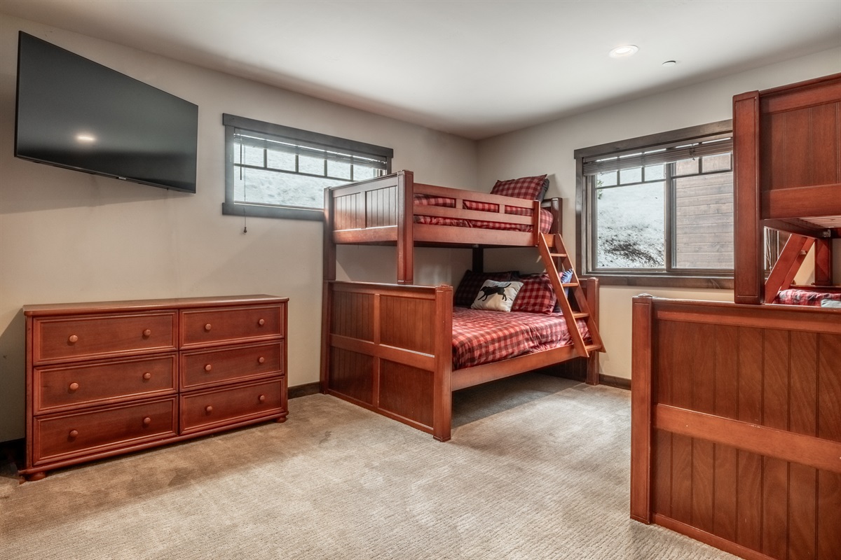 A thoughtfully designed bunkroom offers comfortable sleeping for kids or adults, making it perfect for multi-family trips or ski weekends with friends.