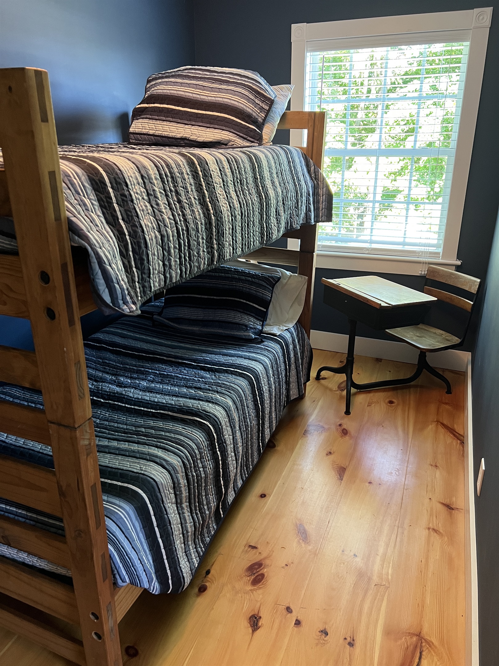 2nf floor family suite, twin bunkbed w/ large window for lots of natural light!