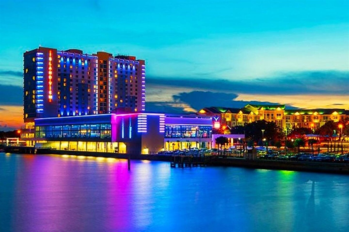 Try your luck at the slot machines, table games, and poker rooms. Many of the casinos also offer live entertainment, delicious dining options, and luxurious spas. Whether you're a seasoned gambler or just looking for a fun night out, the casinos in Gulfpor