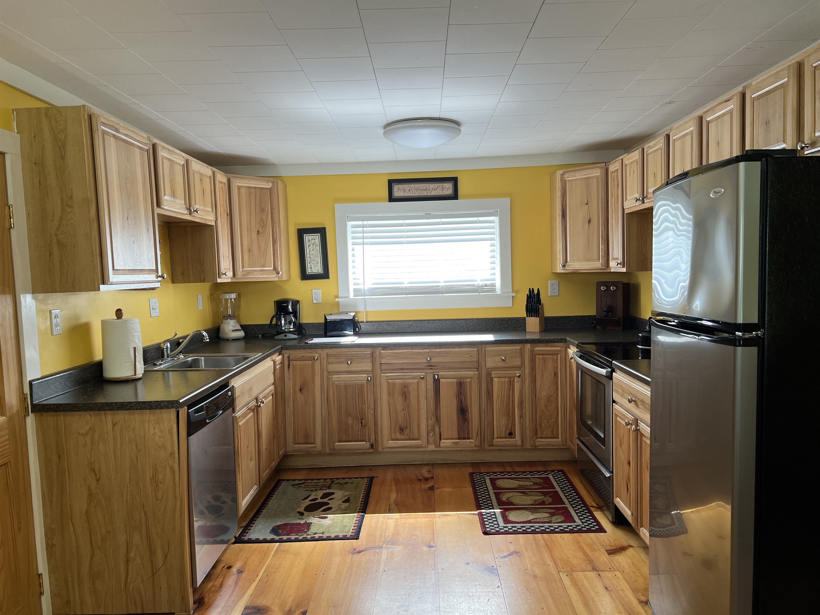 U shaped Kitchen, is very functional.