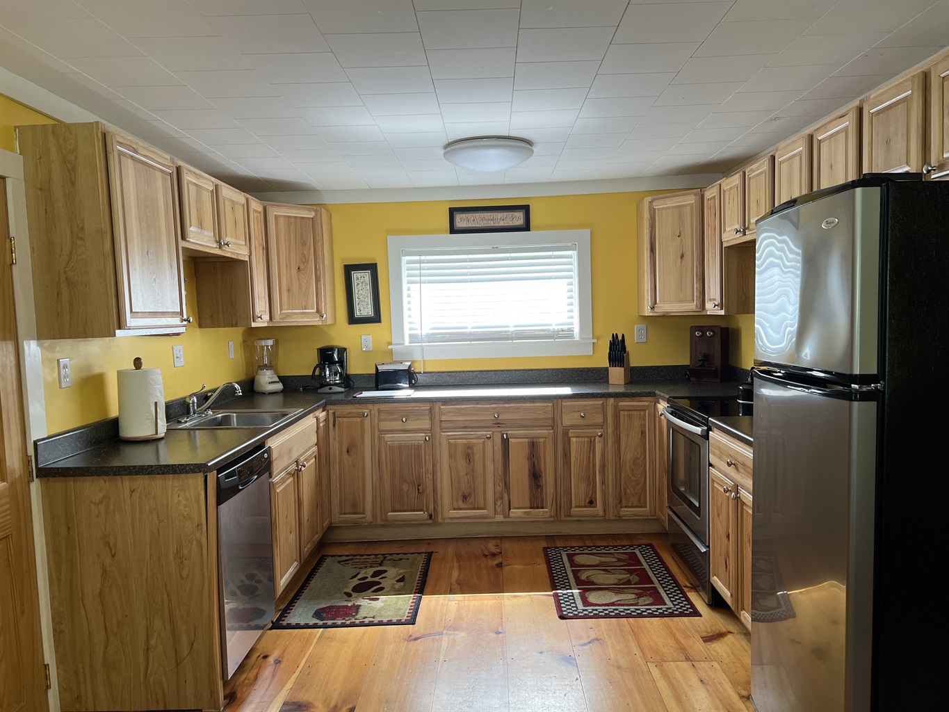 U shaped Kitchen, is very functional.