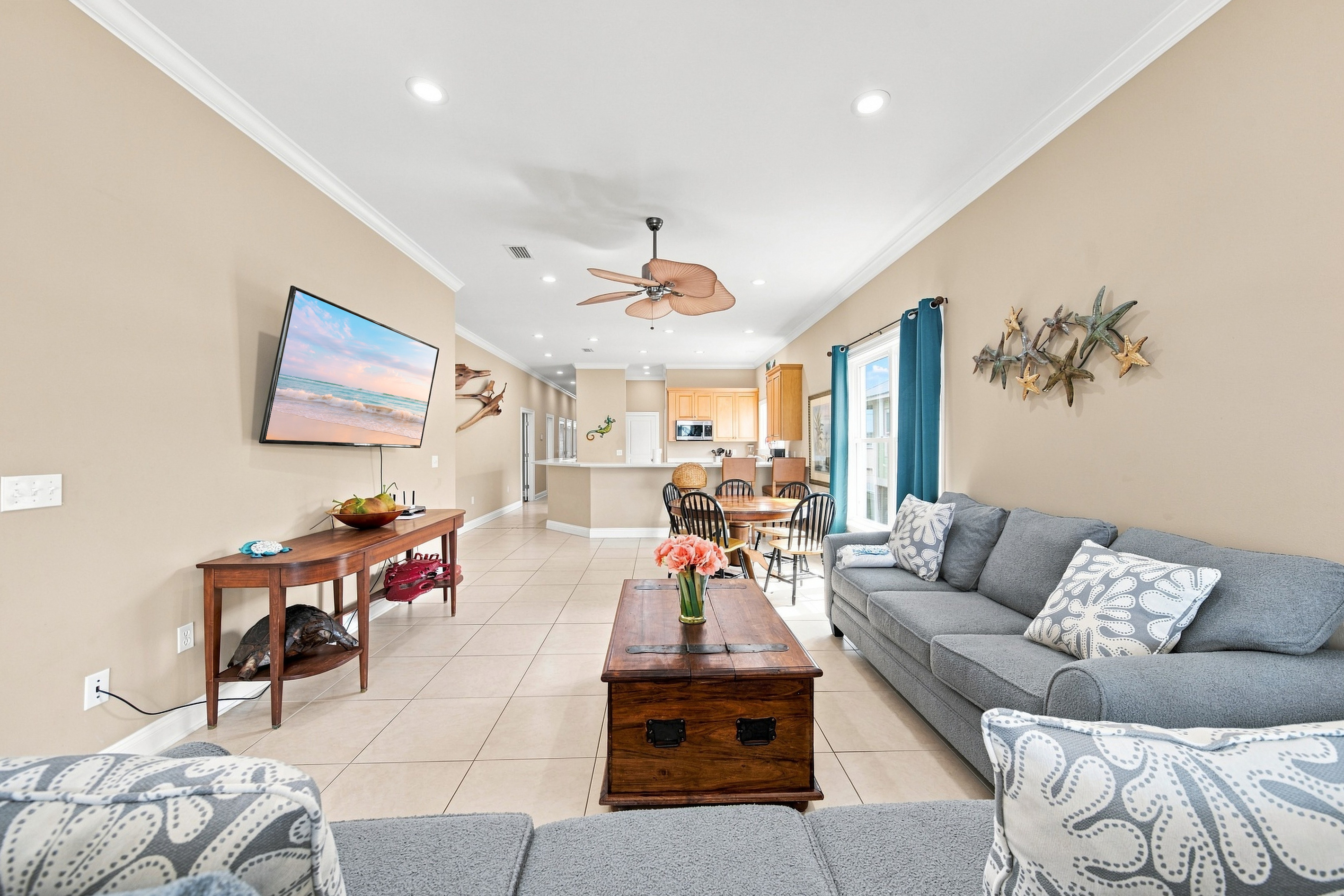 Cozy additional living space with comfortable seating