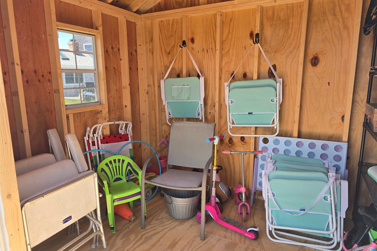 Everything you need for the beach is ready in the shed!