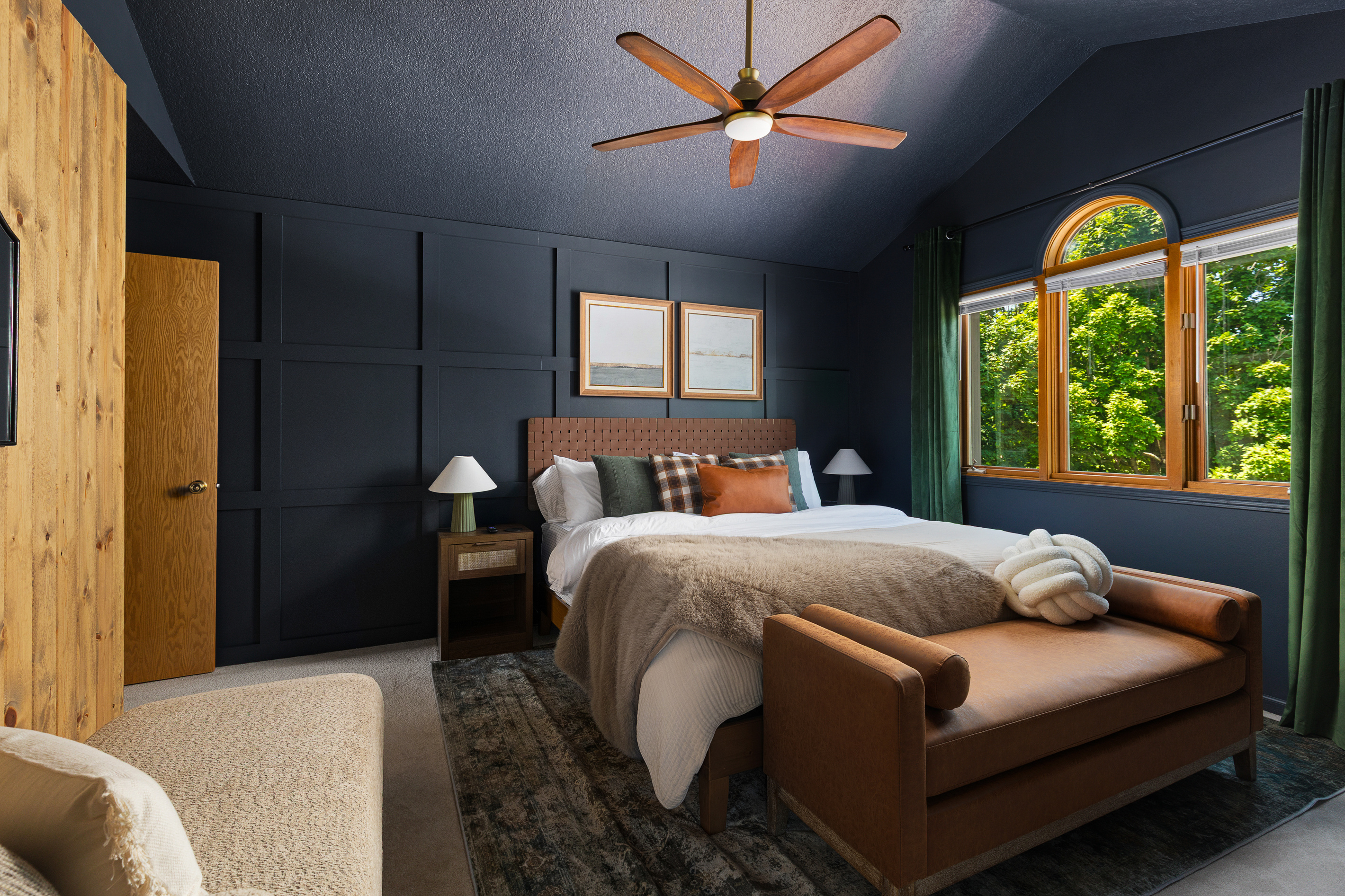 Lounge in comfort in the Master Suite!