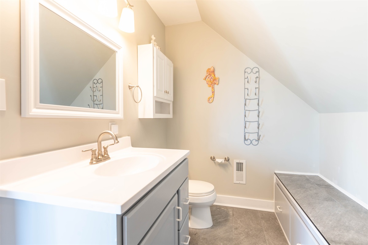 2nd Floor King Primary Ensuite Bathroom