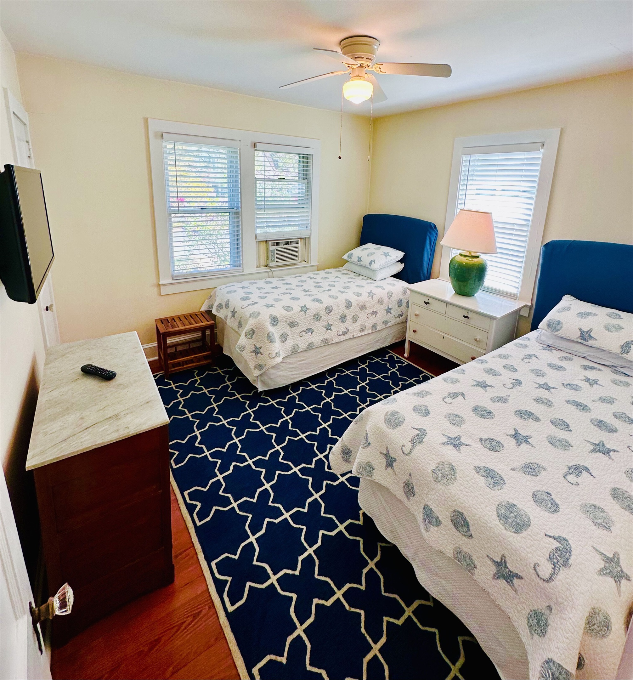 First floor twin room with television 