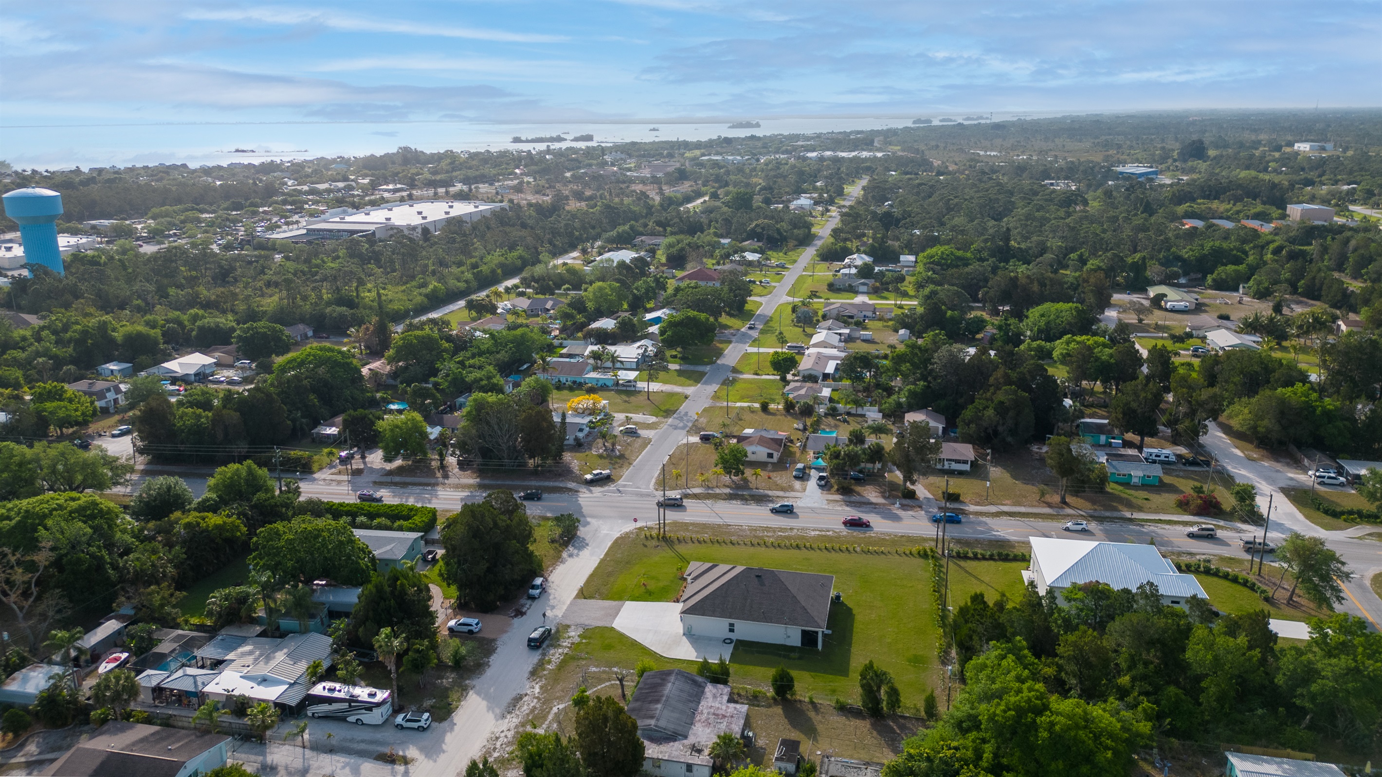Located just minutes from everything in Sebastian! Beach, activities, restaurants, shops all within 5-15 mins