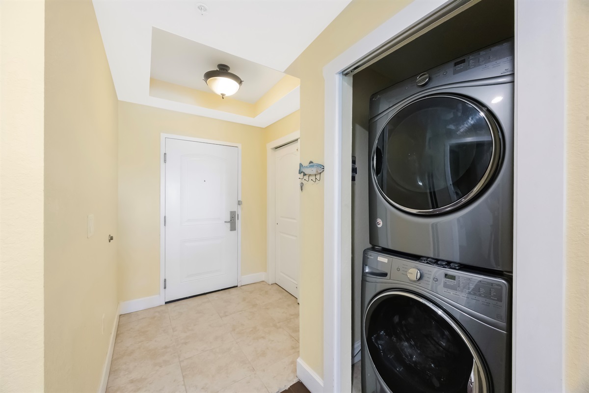 Washer/dryer inside unit