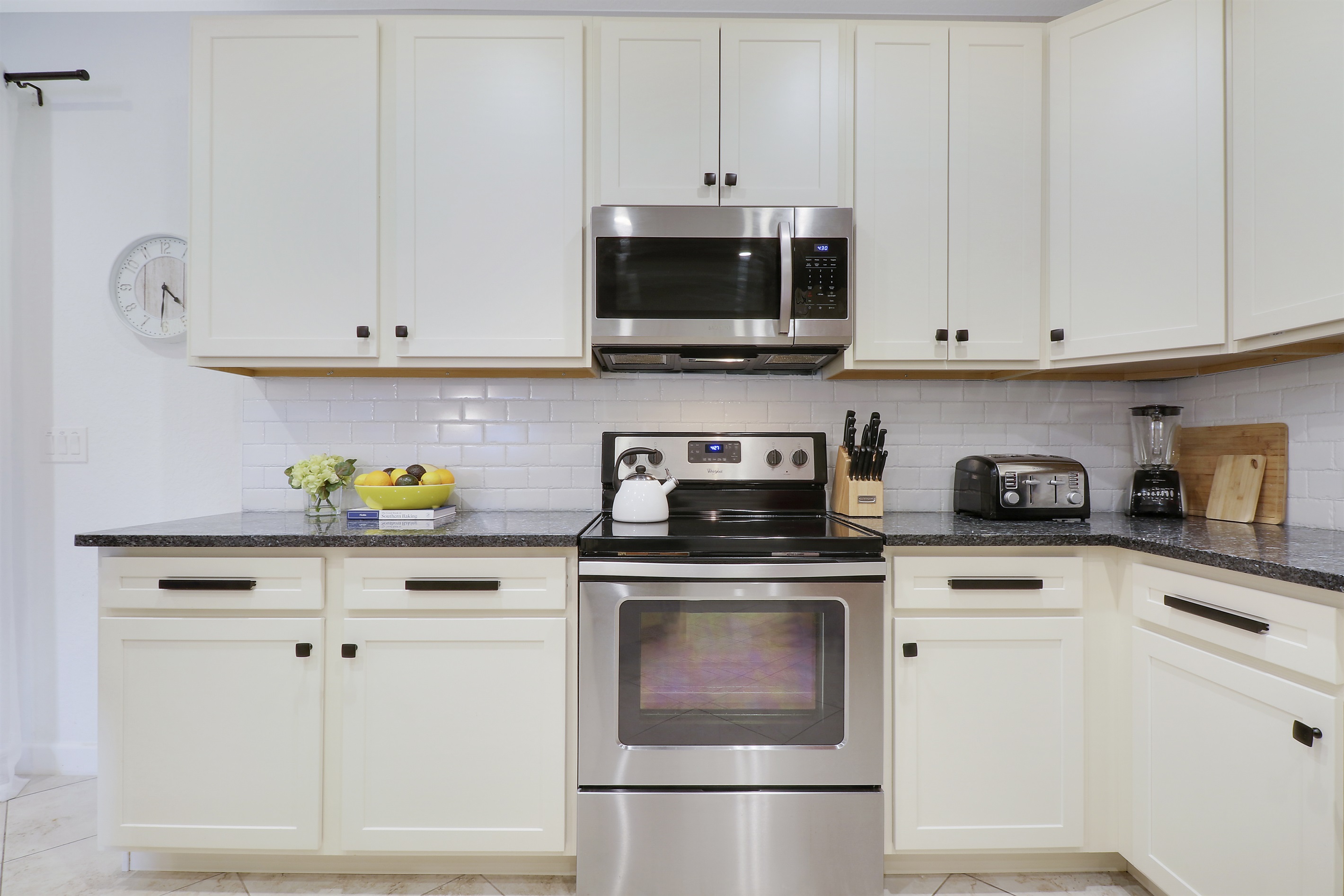 Well equipped chef's kitchen