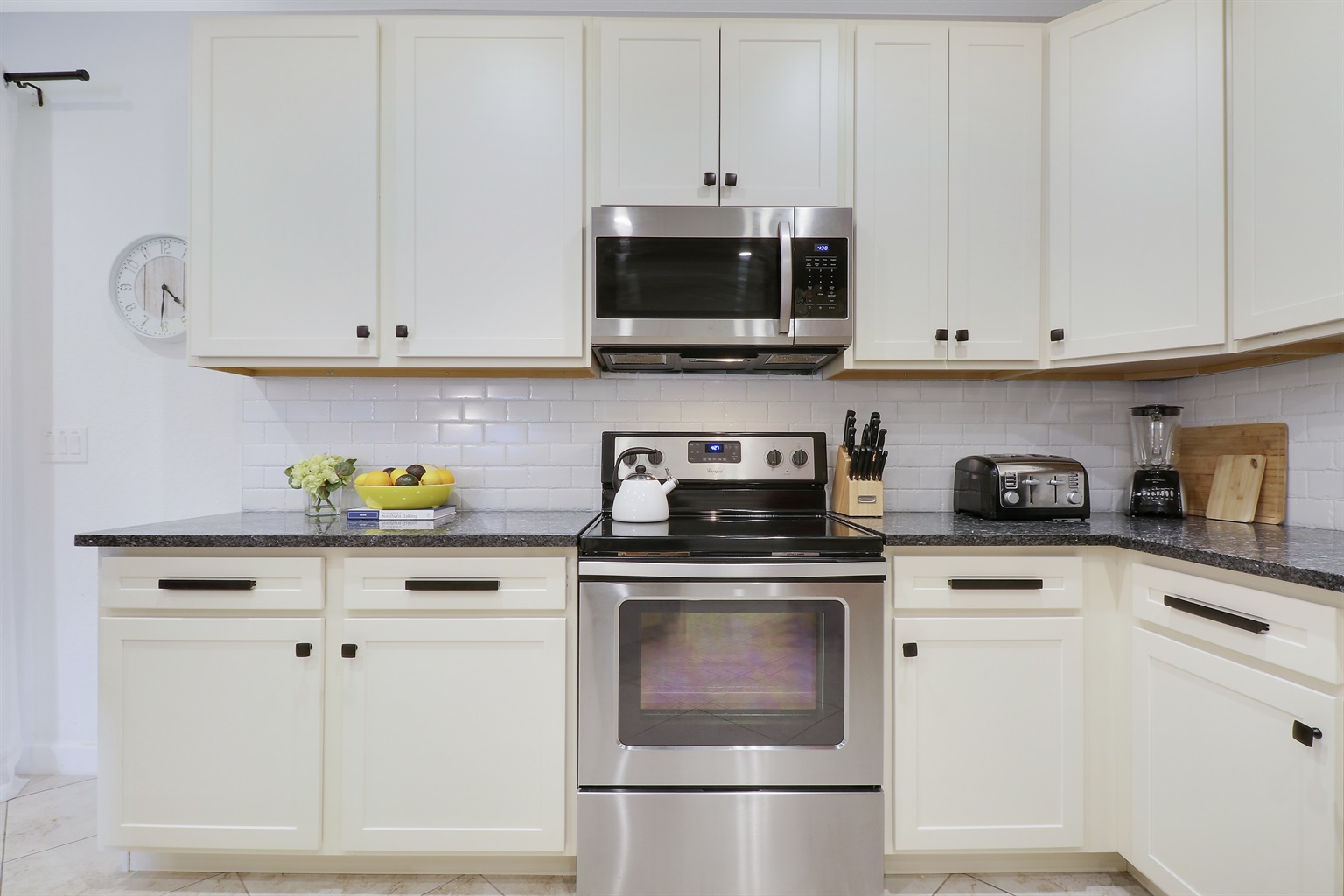 Well equipped chef's kitchen