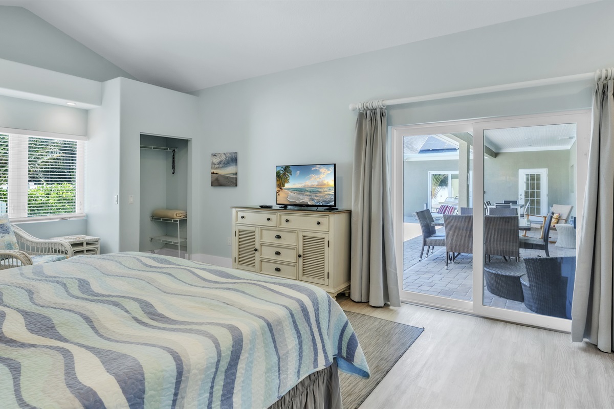 Master bedroom with king bed – AMI Beach House, Anna Maria Island