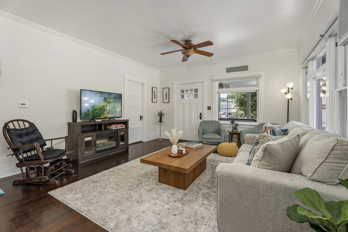 Relax in our bright Long Beach living room! Enjoy comfortable seating, a TV, games, reading materials, and a cozy ambiance after exploring the city.