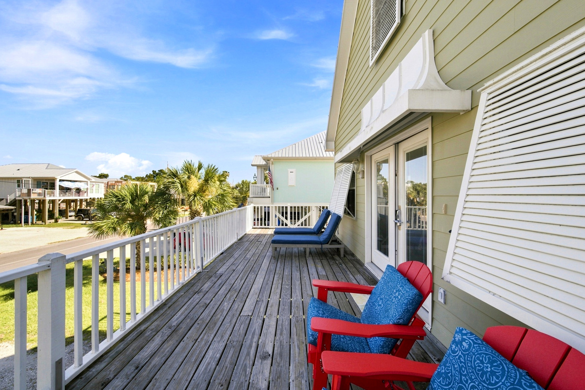 Sip your morning coffee or unwind in the evening on one of several private decks — the easiest way to soak in Bear Point's laid-back pace.