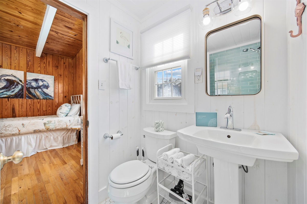 3rd Bathroom -- Jack-n-Jill shared with King & Twin Bedrooms