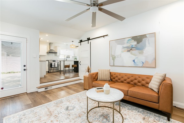 Cozy, Freshly Updated 3BR Home 5 Min from ND, photo 16