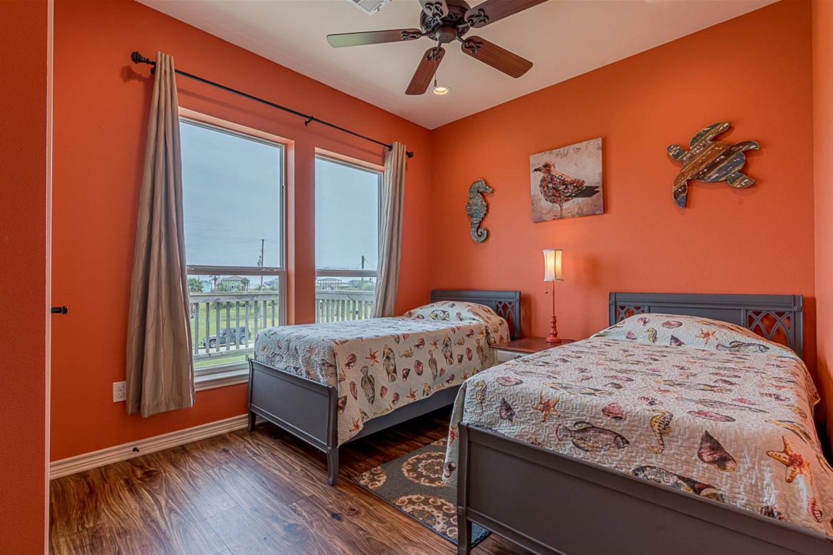 e5f13d25e9e1490bb81bdf2645018218 Large | Beachhouse | Texas | TX | Vacation Homes | Galveston | Crystal Beach | Kokomo | Breezy Days | Beachfront Elegance | Sunrise Serenity | Southern Sands Property Management, LLC