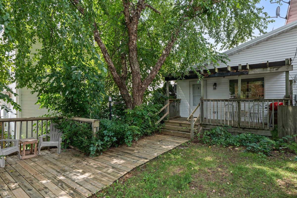 Hang out on the deck with the electric grill, or enjoy another one of the quiet nooks in Mist's charming front yard.