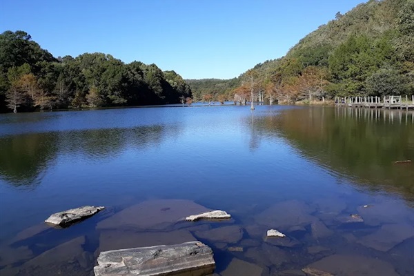 Beavers Bend State Park – Hiking & scenic river views (10 min drive)