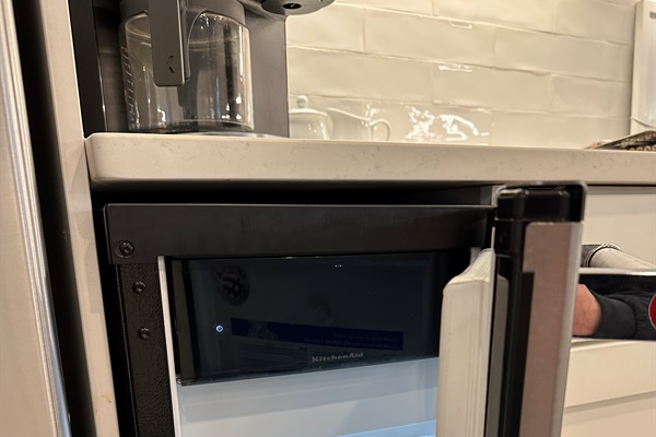 Built-in Ice Maker in the kitchen - Produces 25lbs of ice per day