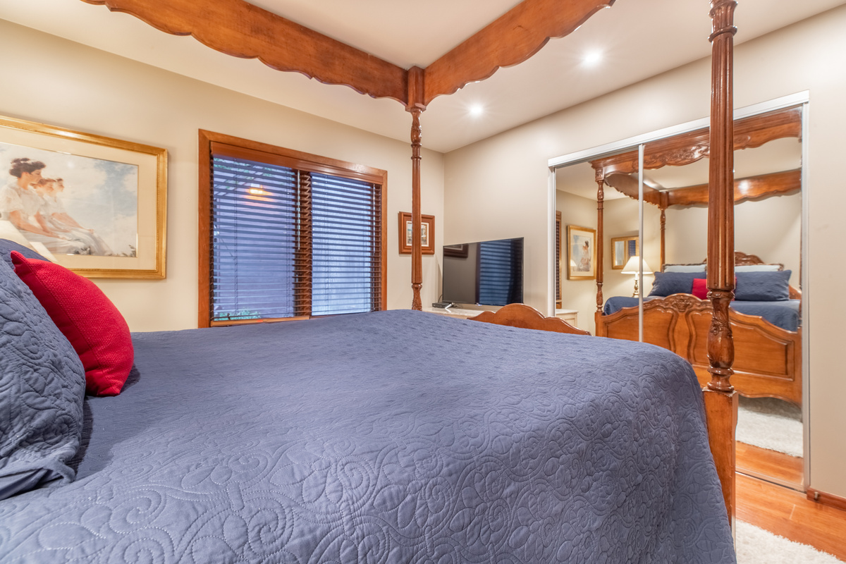 West bedroom.