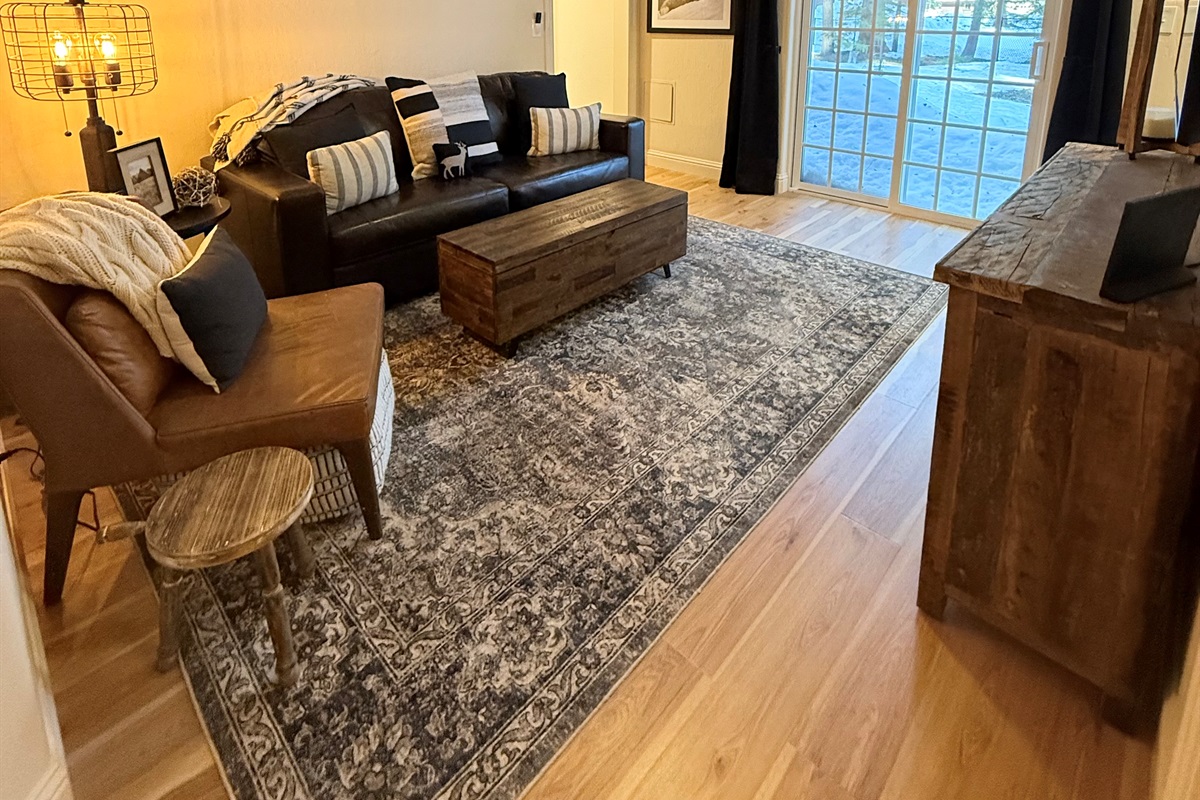 Downstairs Livingroom with Queen Sofa Bed.