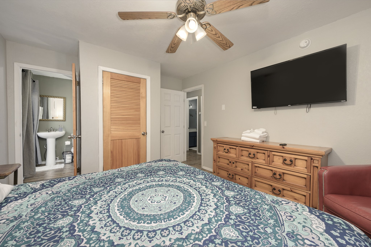 Bedroom with TV and dresser