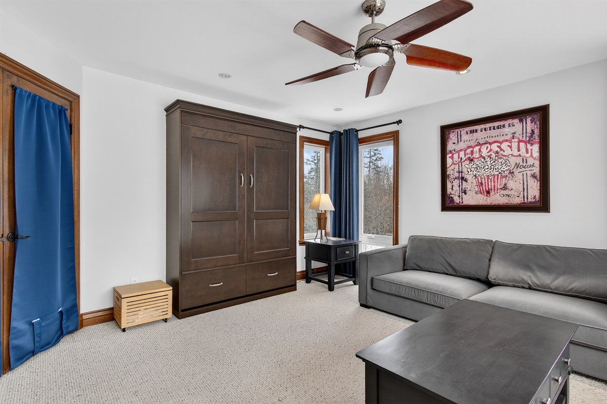 Spacious room for the wallbed and sofa - ideal for kids 