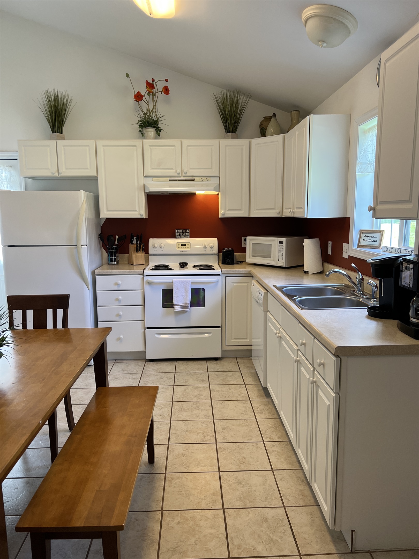 The Federal House Apartment 2 fully equipped kitchen.