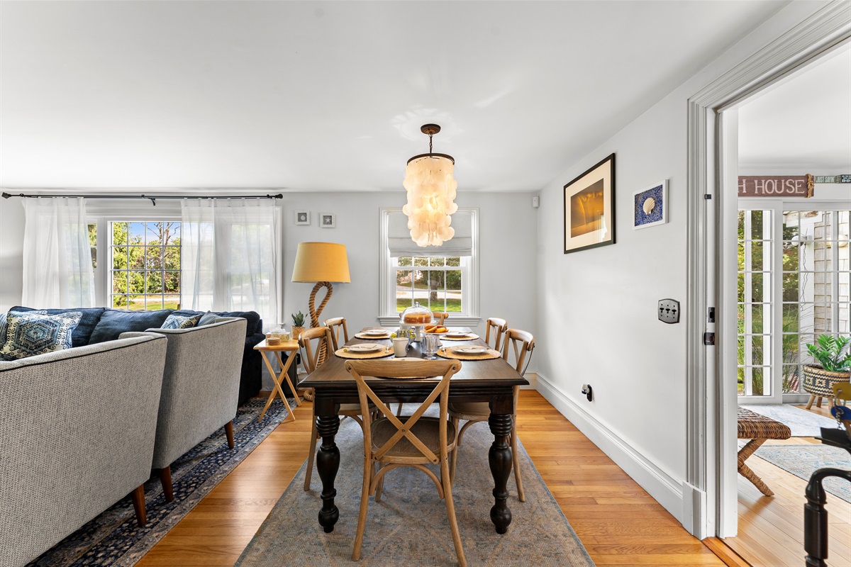 Comfortable dining for 6,with extra chairs close by for bigger groups.