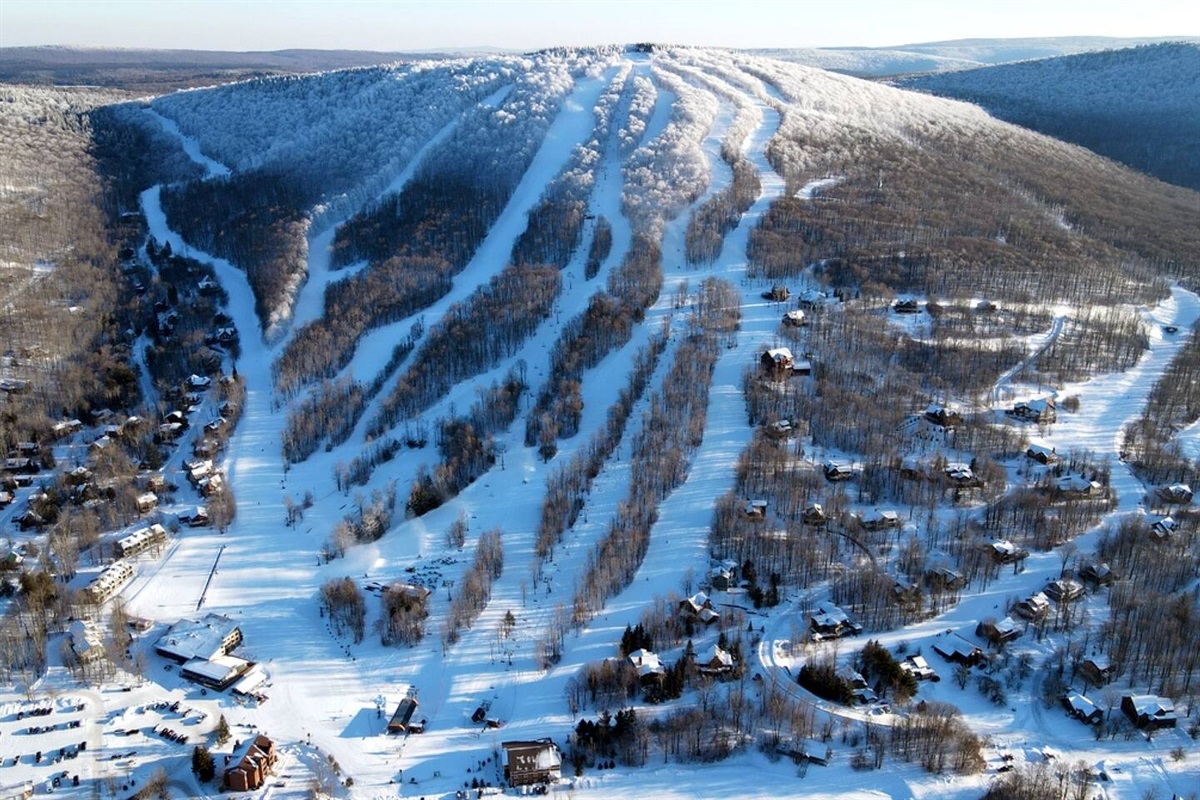 Timberline Mountain - skiing, snowboarding, ski lodge. 10 minutes from the resort.